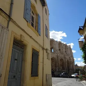 https://appartement-des-arnes-deux-chambres-avec-patio-patangarles.fr-provencehotel.com